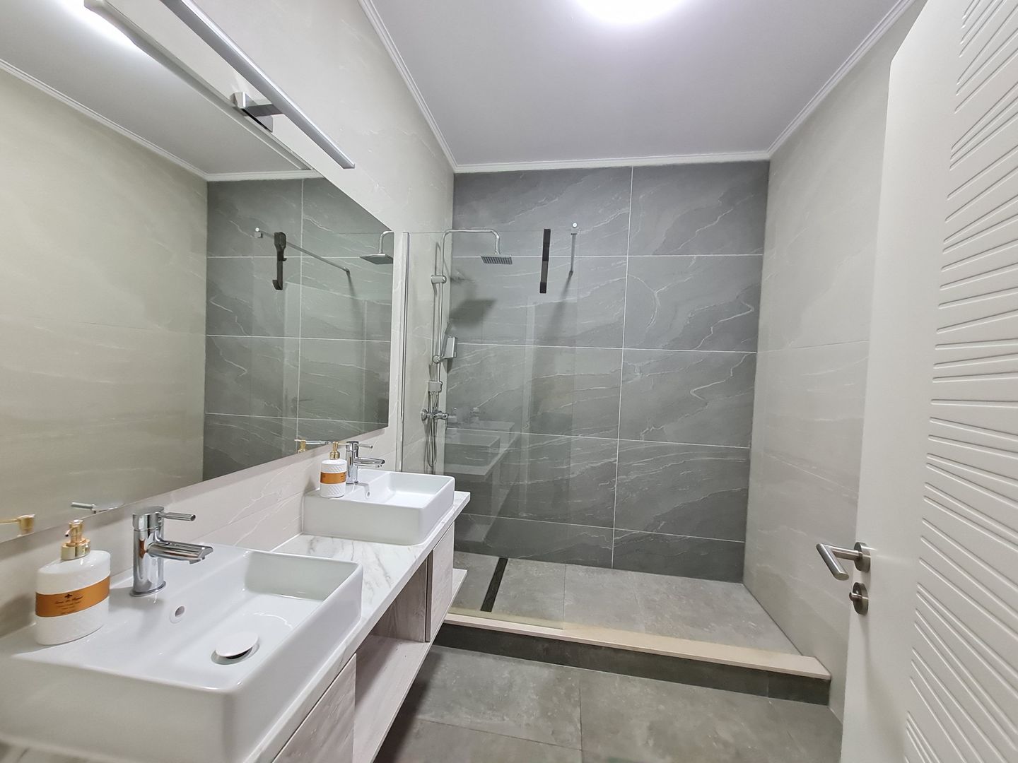 Minimalista in Dumbravita - Poză 14