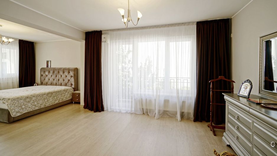 Brancoveanu  P+2, 8 cam, 6 dormitoare, 6 bai, 3 garaje teren 650 mp - Poză 41