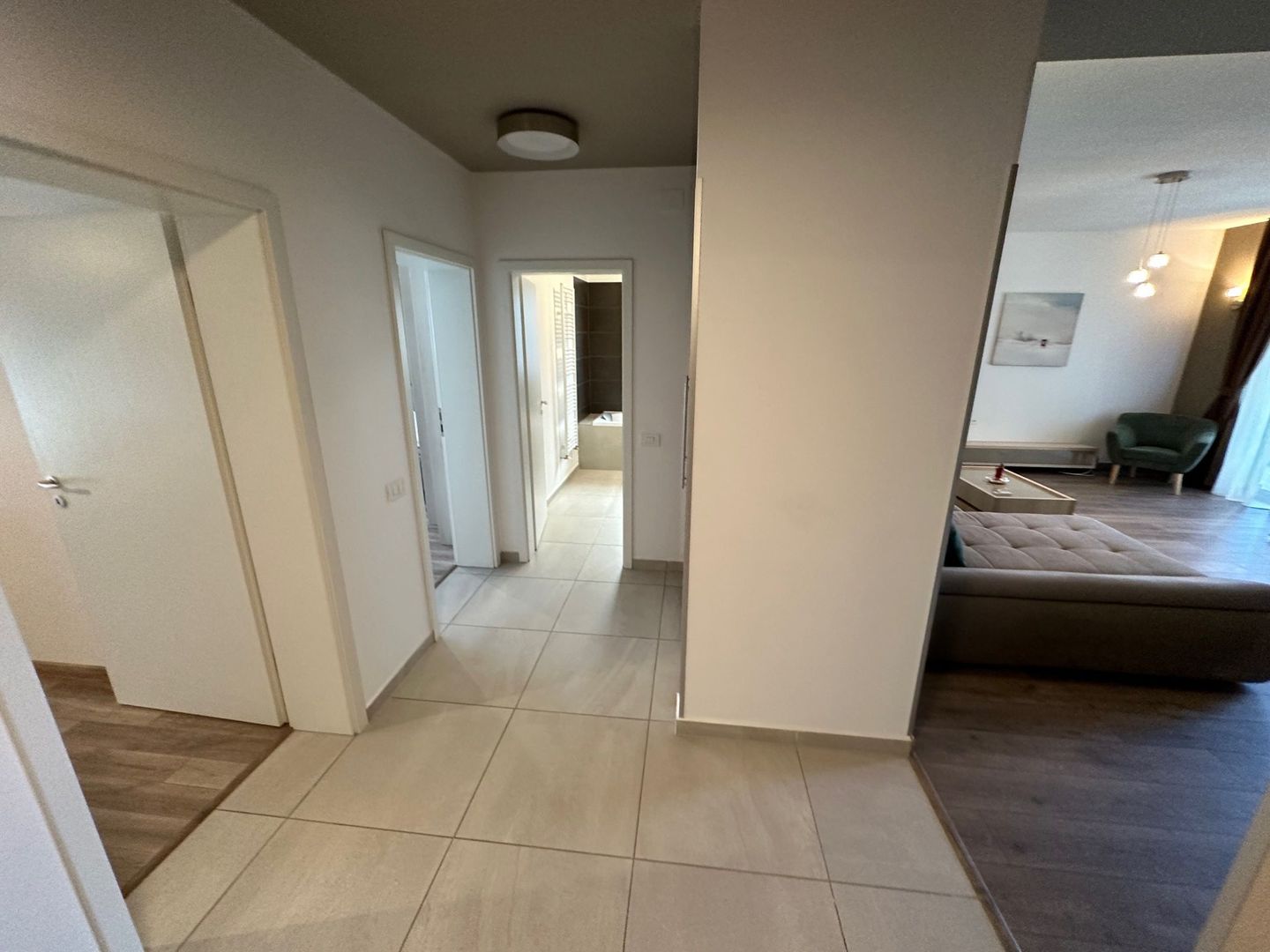 Apartament cu 3 camere de închiriat în zona Nord - Poză 14