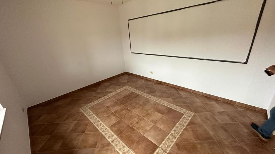 VILA  - ARADULUI. -British - Poză 52