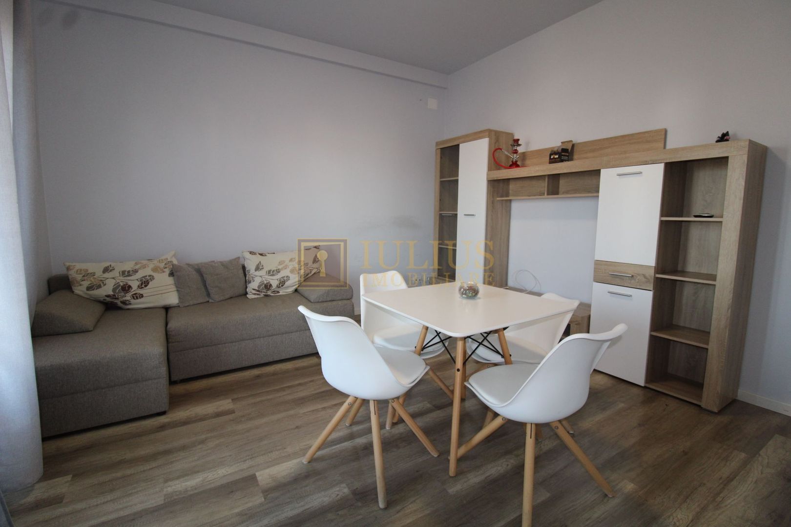 Casa cu 3 camere, locuri de  parcare, curte - Poză 3