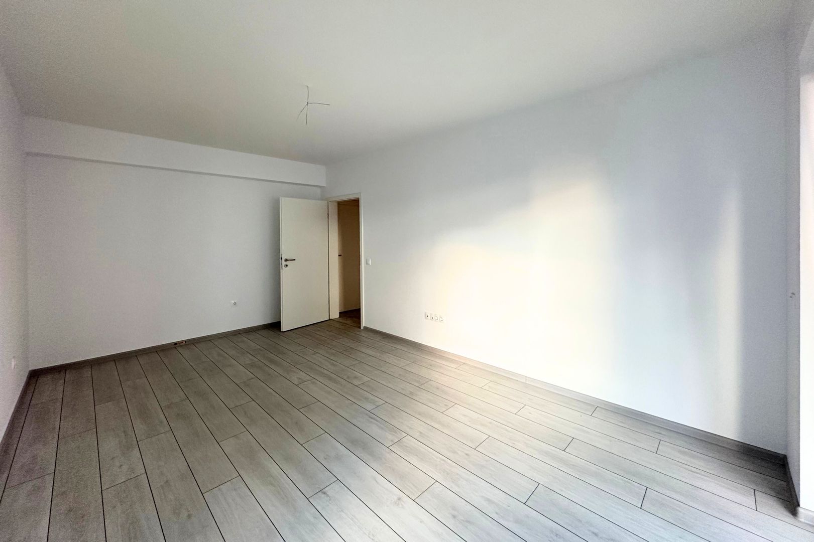 VÂNZARE APARTAMENT 2,5 CAMERE  NOU NELOCUIT - Poză 7