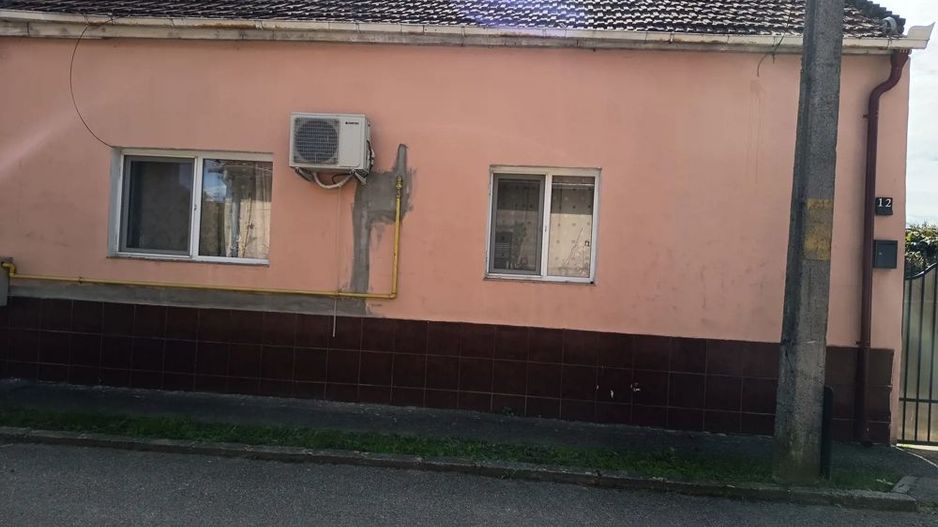 BRASADAS vinde casă 4 cam zona UNIO pentru două familii. - Poză 1