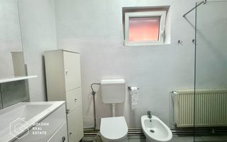 Casa centrala cu 3 camere, curte privata și gradina - Poză 11