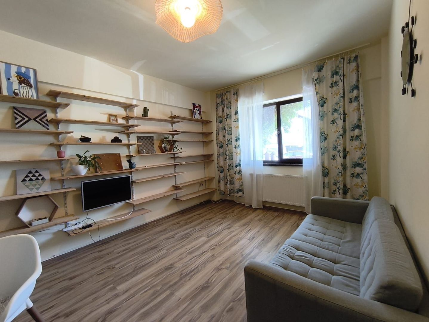 Apartament 2 camere Dec 58 mp+ loc de parcare Cug Capitol 92000 euro - Poză 2