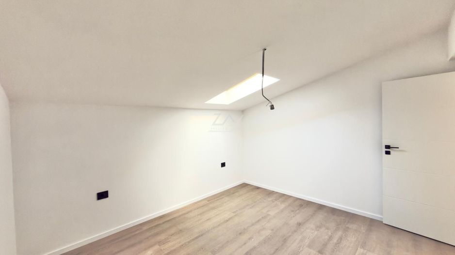 Ap pe 2 niveluri. Decomandat. 2 locuri de parcare. - Poză 13