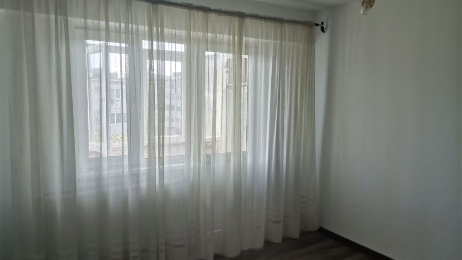 Vanzare apartament 3 camere, Gavana, zona Piata - Poză 2