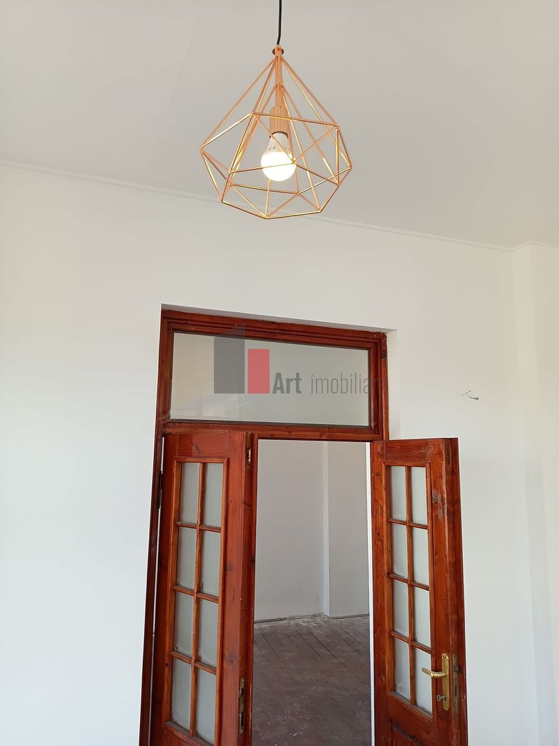 Vila  de inchiriat recent renovata - Poză 3