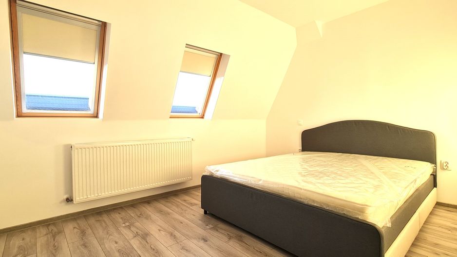 Casa semimobilata semiutilata in Cartier Izvor Tarlungeni Brasov - Poză 4