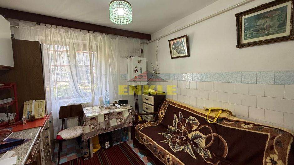 De vânzare apartament cu  3 camere, decomandat, zona Primaverii - Poză 5