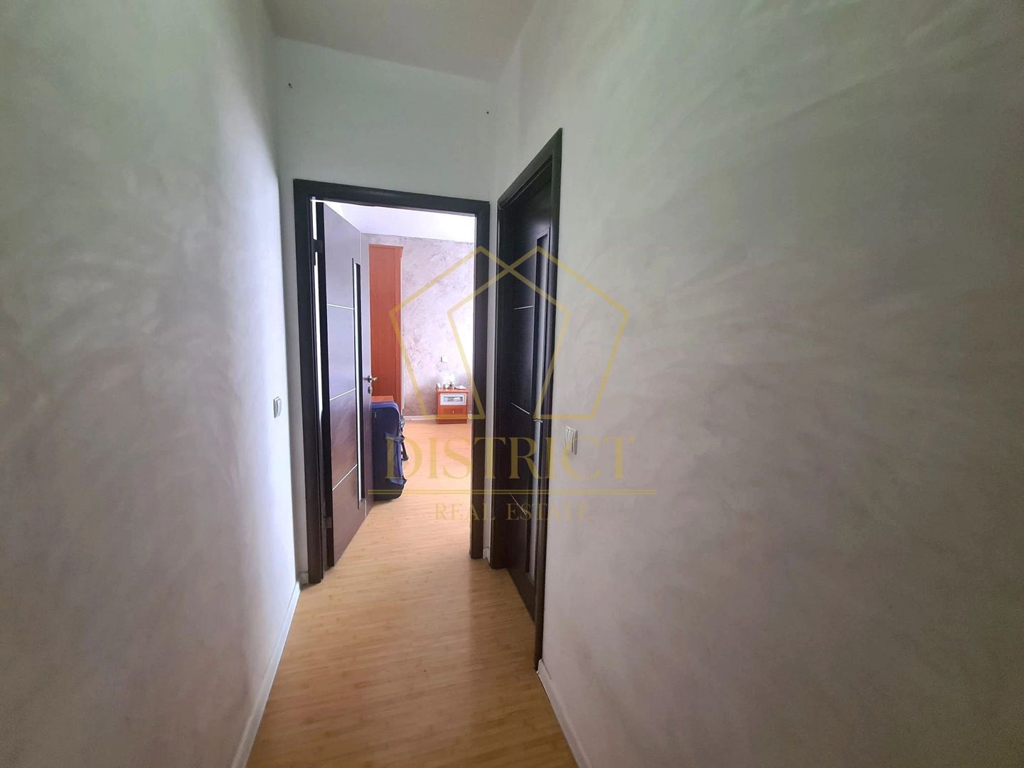Apartament cu 2 camere loc de parcare, etaj 1 | Dumbravita la intrare - Poză 10