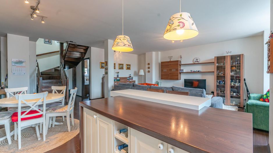 Apartament 5 camere dispus pe doua nivele in zona Brasovul Vechi - Poză 4