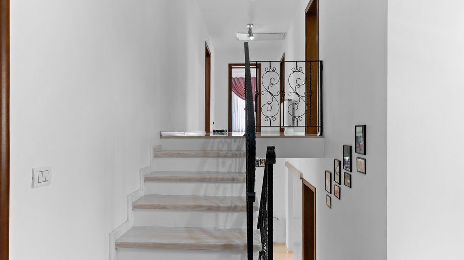 DE VANZARE  Vila 9 camere Colentina - Poză 31