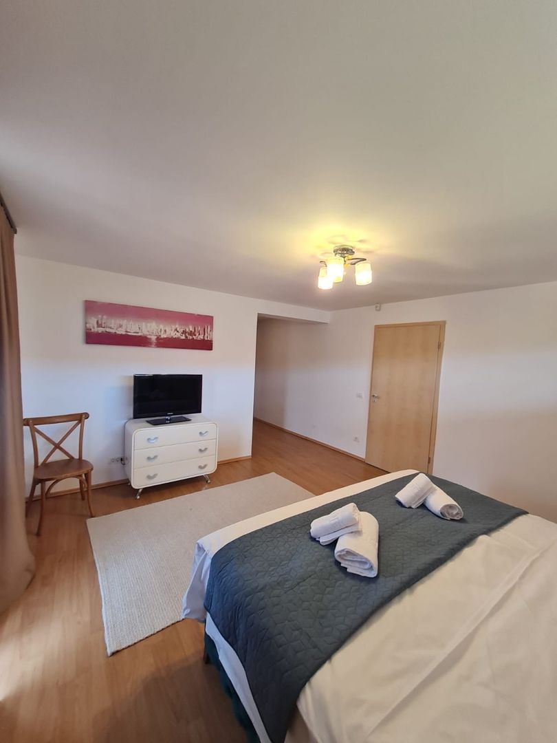 Vila spațioasă și recent renovată în Ghiroda! - Poză 71