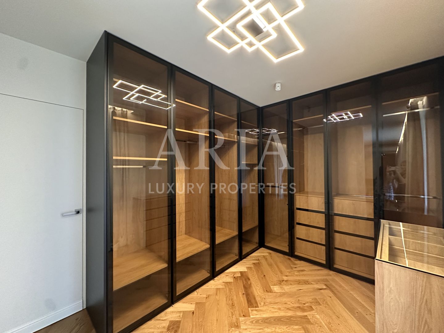 SMART VILLA - POOL - LUXURY GATED COMMUNITY - NEAR THE FOREST - Poză 6