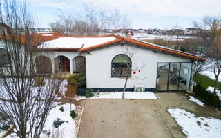 Resedinta spectaculoasa  – Vila exclusivista deschidere directa la lac - Poză 3