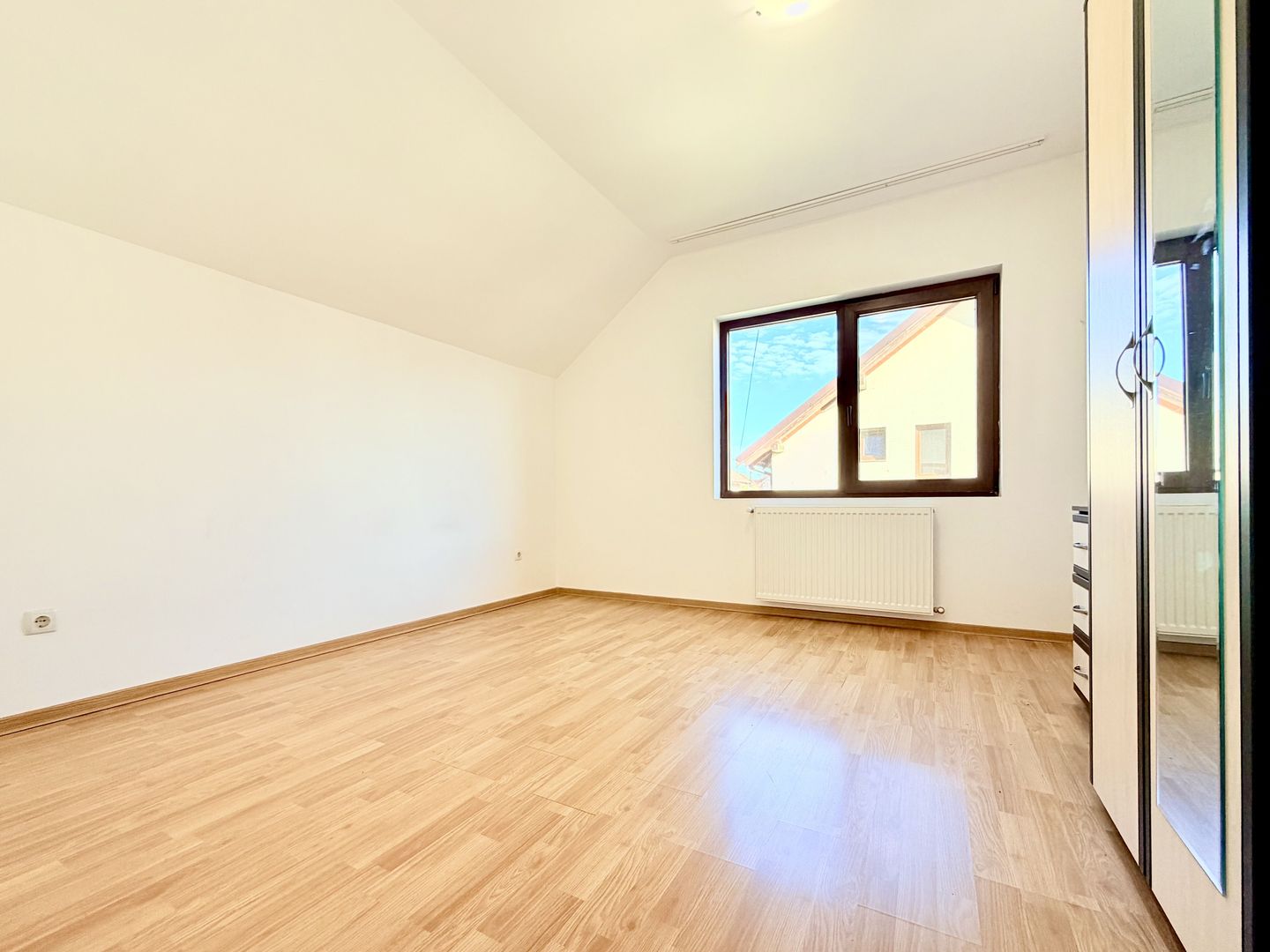 De închiriat – Casă individuală P+M în Dumbrăvița - Poză 20