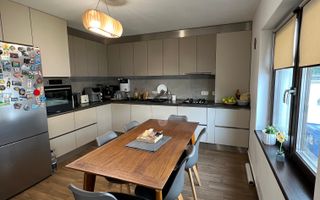 Casă de tip triplex la vânzare 6 camere /Șelimbăr /Secția 1 de Poliție - Poză 2