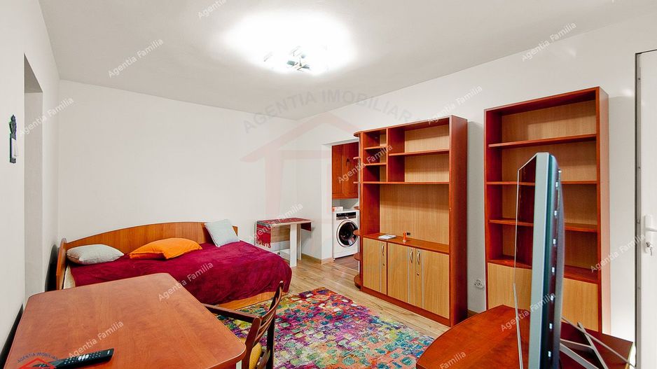 De vanzare apartament 2 camere Centru, etaj 3 - Poză 3