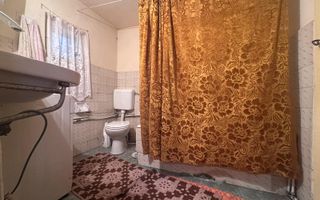 Vanzare casă cu teren mare în satul Cazaci – aproape de Târgoviște - Poză 9