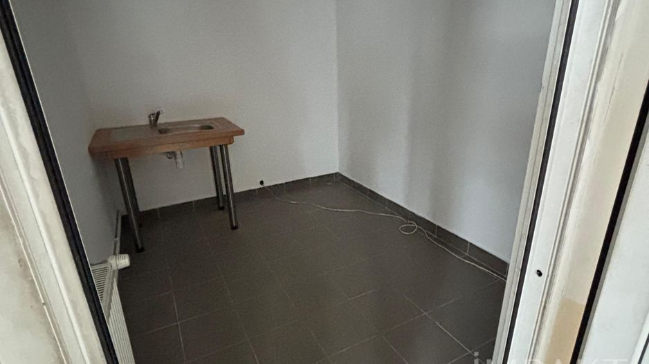 De închiriat service auto cu zona de birouri/sala asteptare - Poză 8