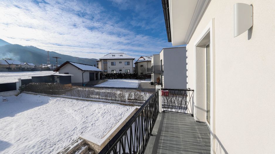 Casă ideală pentru familie în Brașov, Bunloc – spațioasă, luminoasă, priveliște - Poză 47