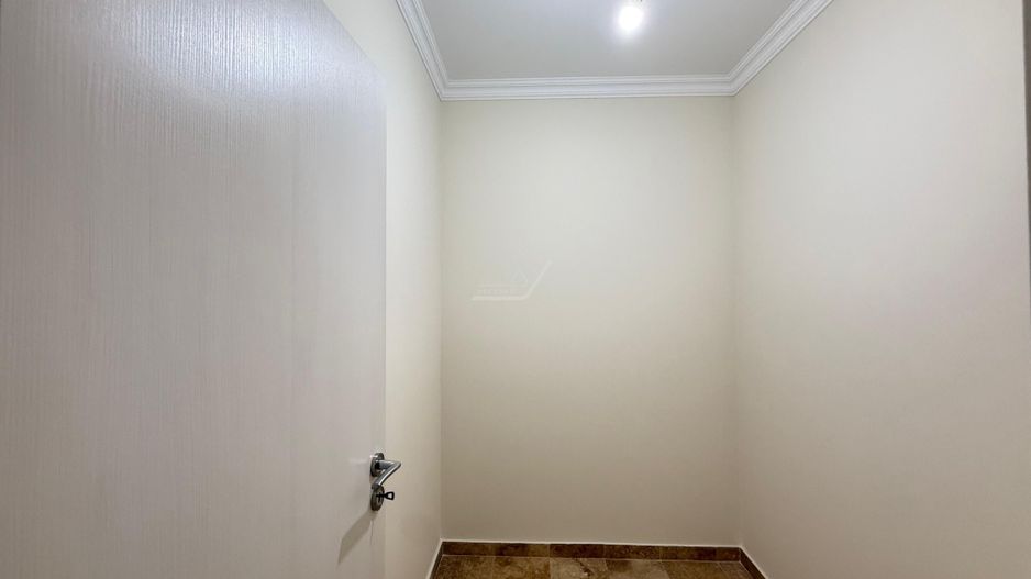 Locatie excelenta. Spatios 60 mp. Dressing. Asfalt. Loc de parcare. - Poză 3