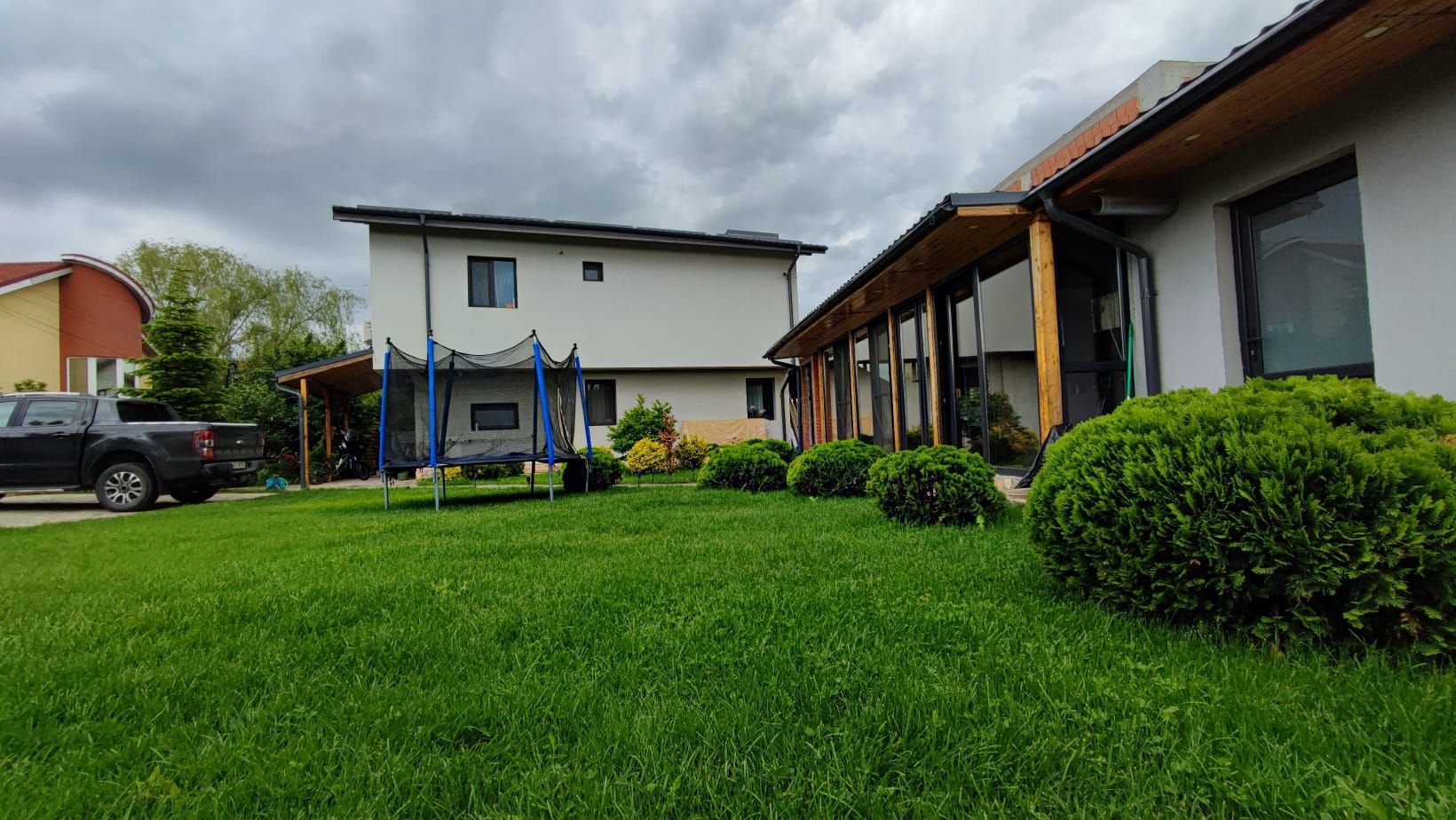 Duplex premium cu curte superb amenajată și anexă 80 mp - Poză 1
