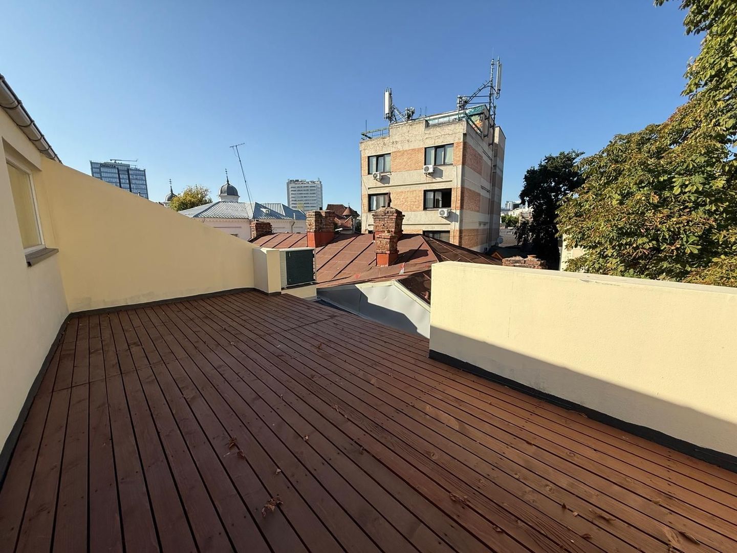 Vilă elegant renovata pentru business de prestigiu - Poză 17