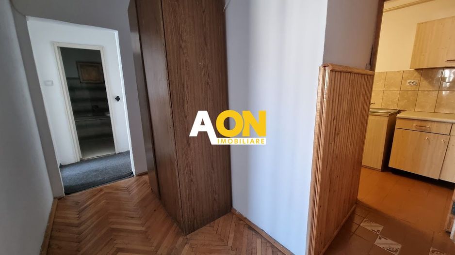 Apartament 3 Camere Decomandat, Bloc cu Lift, Zona Centru - Poză 9
