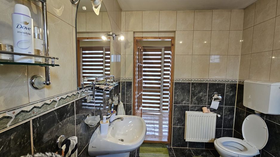 Casa 5 camere 3 bai garaj inchis si teren 700 mp utili in Lazaret - Poză 11