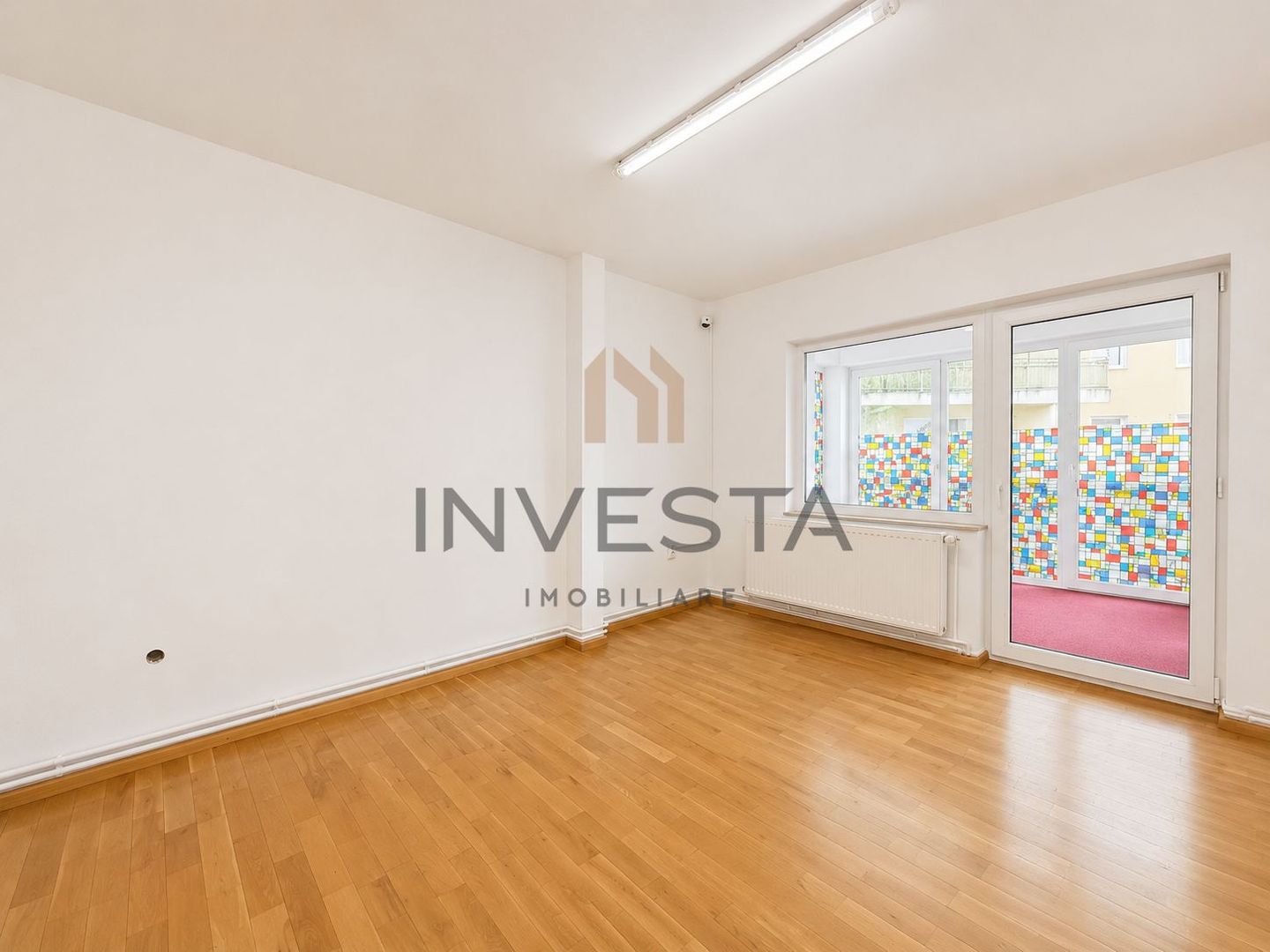 Vila spatioasa cu 15 camere de inchiriat in zona Andrei Muresanu - Poză 15