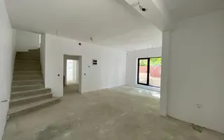 Refugiu Urban cu Eleganță Clasică – Vilă Renovată în Inima Primăverii - Poză 21