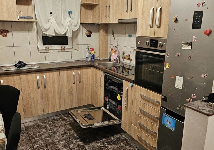 BRASADAS vinde ap 3 cam etaj 4/4. - Poză 5