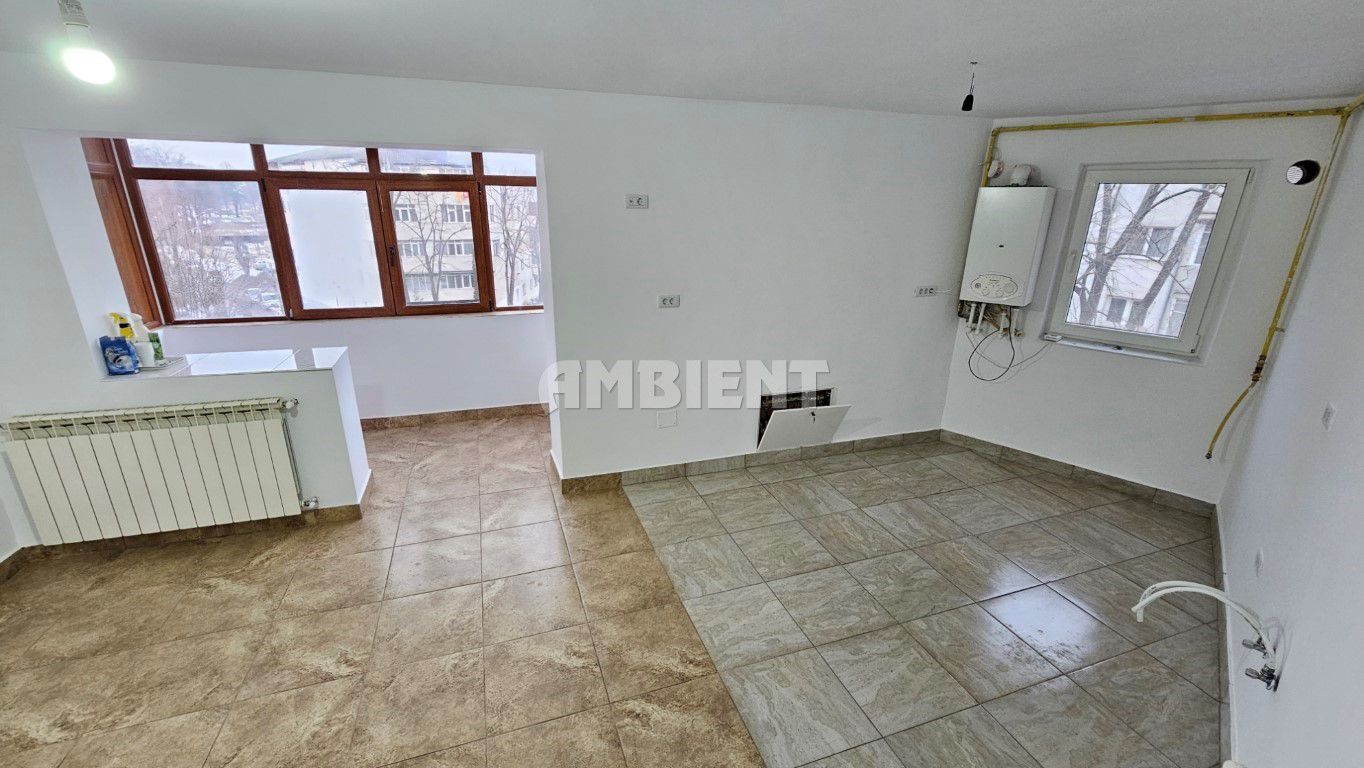 Apartament cu 3 camere, etaj 3, renovat 2023, zona CONFECȚII; - Poză 1
