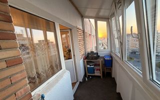 Apartament 4 camere 75 mp cu  balcon si pivnita pe b-dul Mihai Viteazu - Poză 3