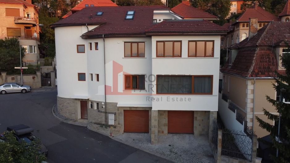Vilă cu vedere panoramică – Central Brașov - Poză 1