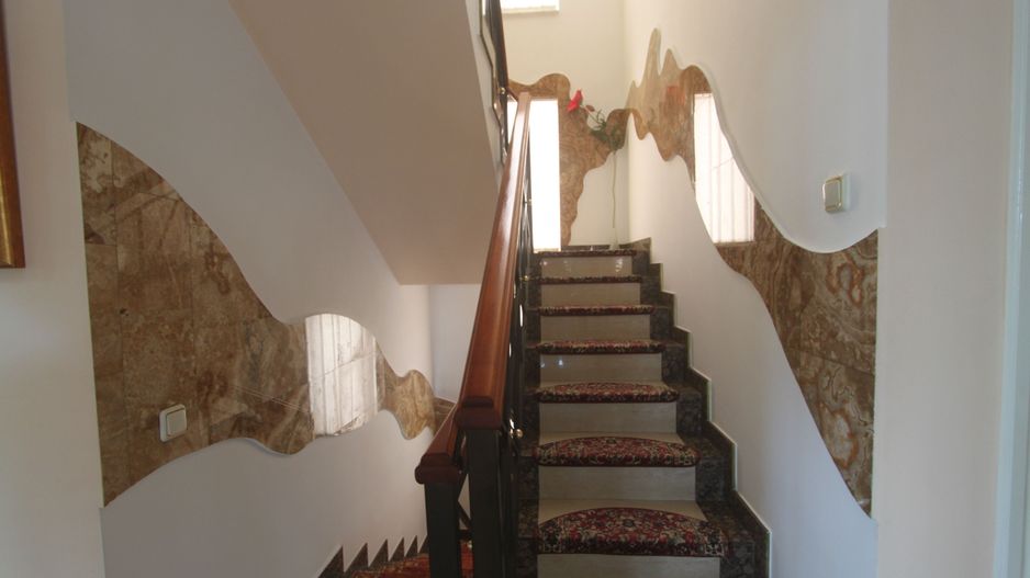 Casă / Vilă cu 8 camere de vânzare în zona Semicentral - Poză 13