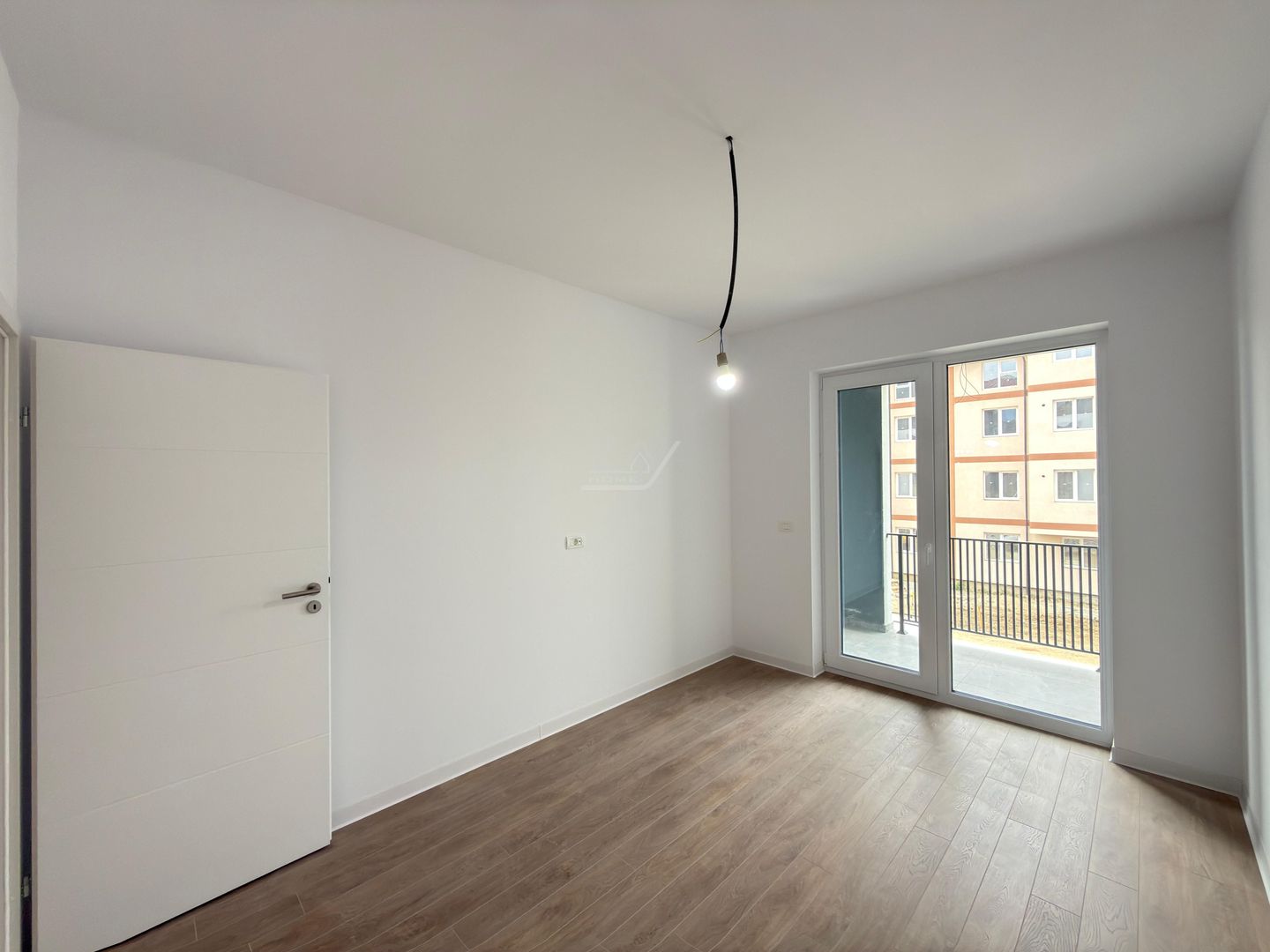 3 camere. Decomandat. Loc de parcare. - Poză 5