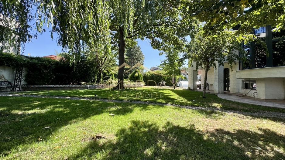 Vila cu 5 camere *344mp* + 800mp Teren // Zona Bucurestii Noi - Poză 54