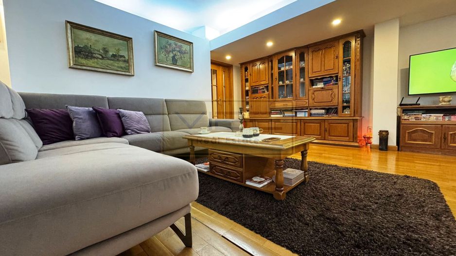 Apartament 3 camere 2 bai central Rond Podu Ros - Poză 2