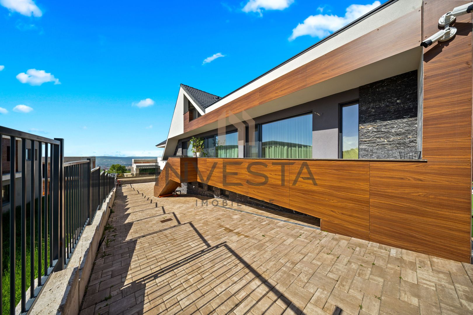 Vila de exceptie in Faget - 440 mp utili, piscina si panorama! - Poză 14