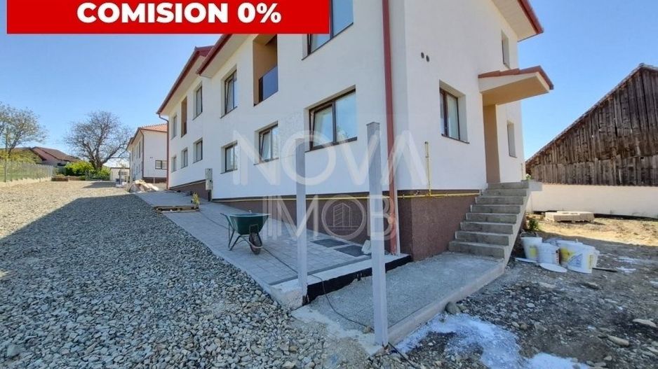 Casa tip duplex, la alb - Sura Mica - COMISION 0 - Poză 1