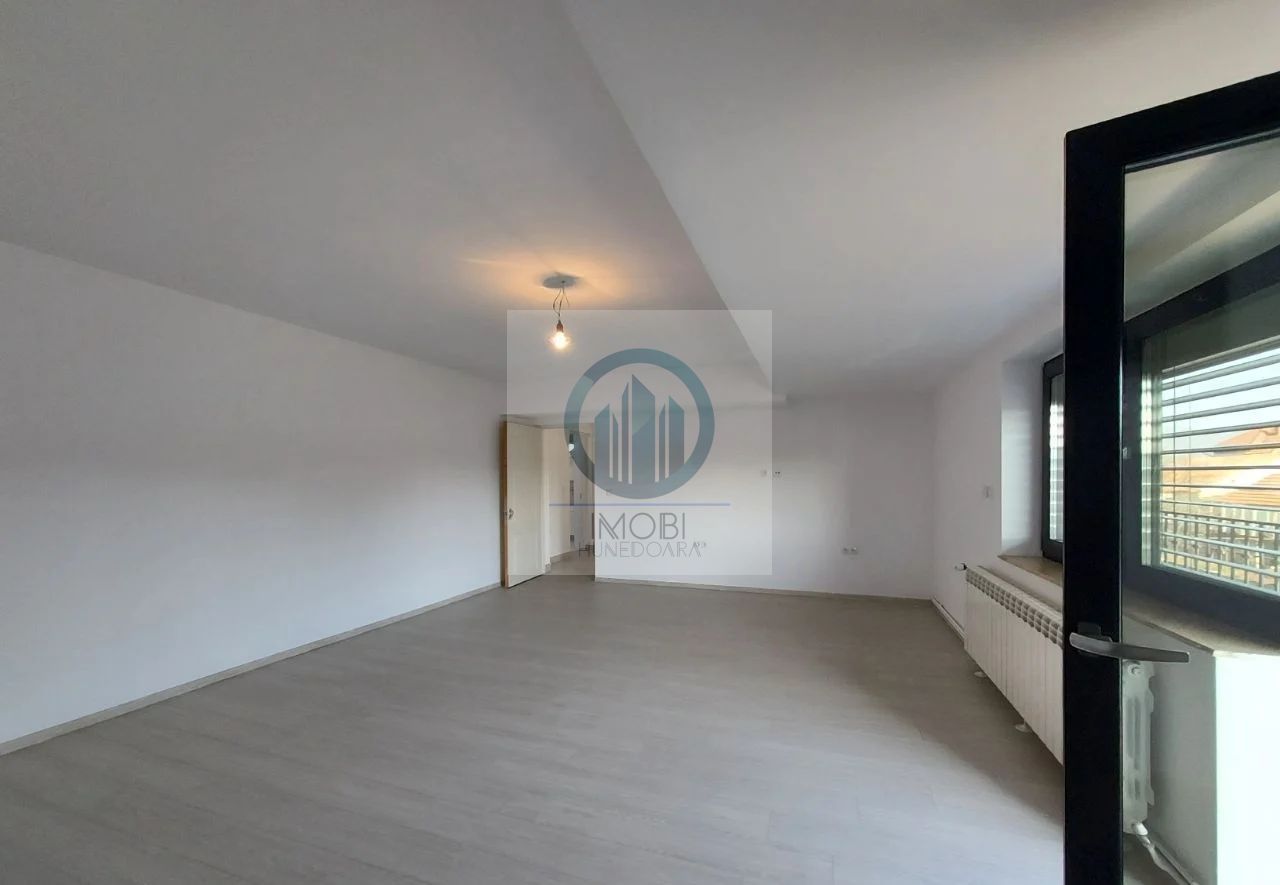 Vila deosebita în loc Simeria, zona ultracentrala - Poză 15