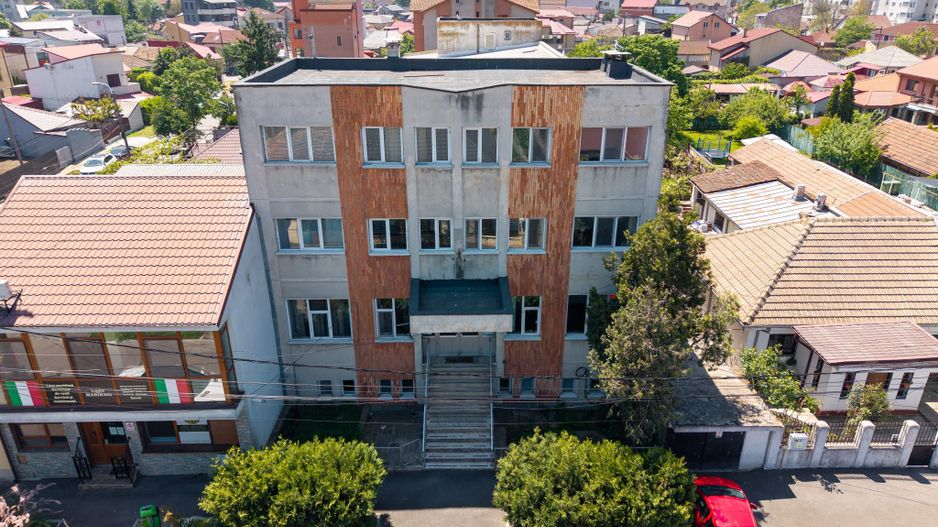 Spatiu comercial premium de inchiriat cu parcare si lift/Constanta - Poză 1