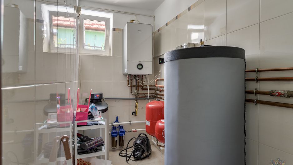 Vilă renovată P+1+M  | Foișor vitrat, grădină și jacuzzi - Poză 34