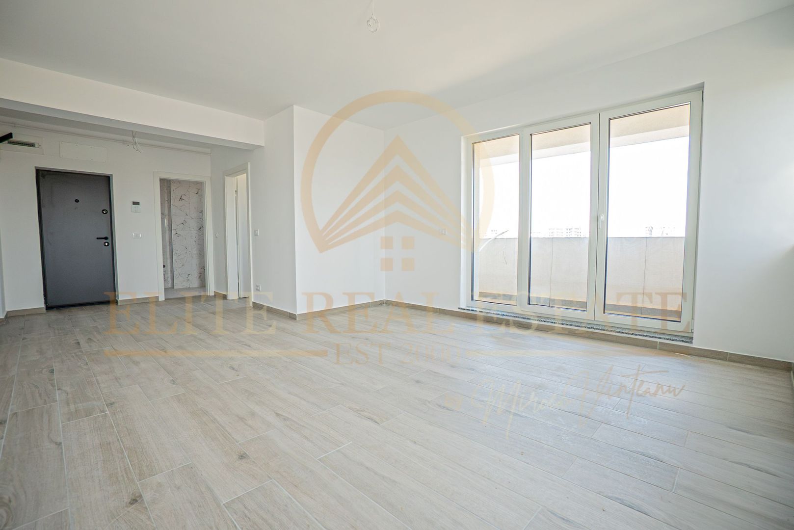 Aartament 3 camere - Bucatarie Separata - Parcare Inclusa - Poză 3