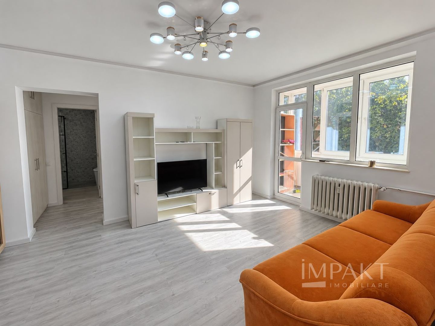 Apartament cu 3 camere de închiriat, 60 mp, balcon – proaspăt renovat - Poză 1