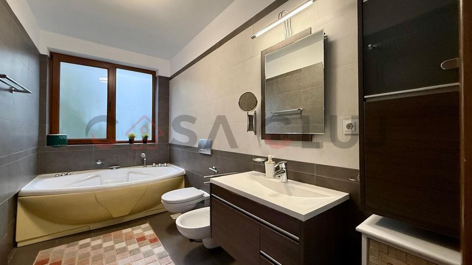 Apartament în vilă, curte, la cheie, parcare, Europa - Poză 8
