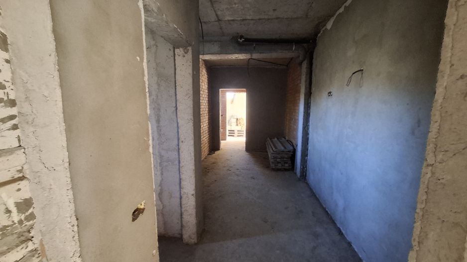 ila cu 6 camere + casă locuibilă pe teren intravilan de 1700 mp, cu vi - Poză 14